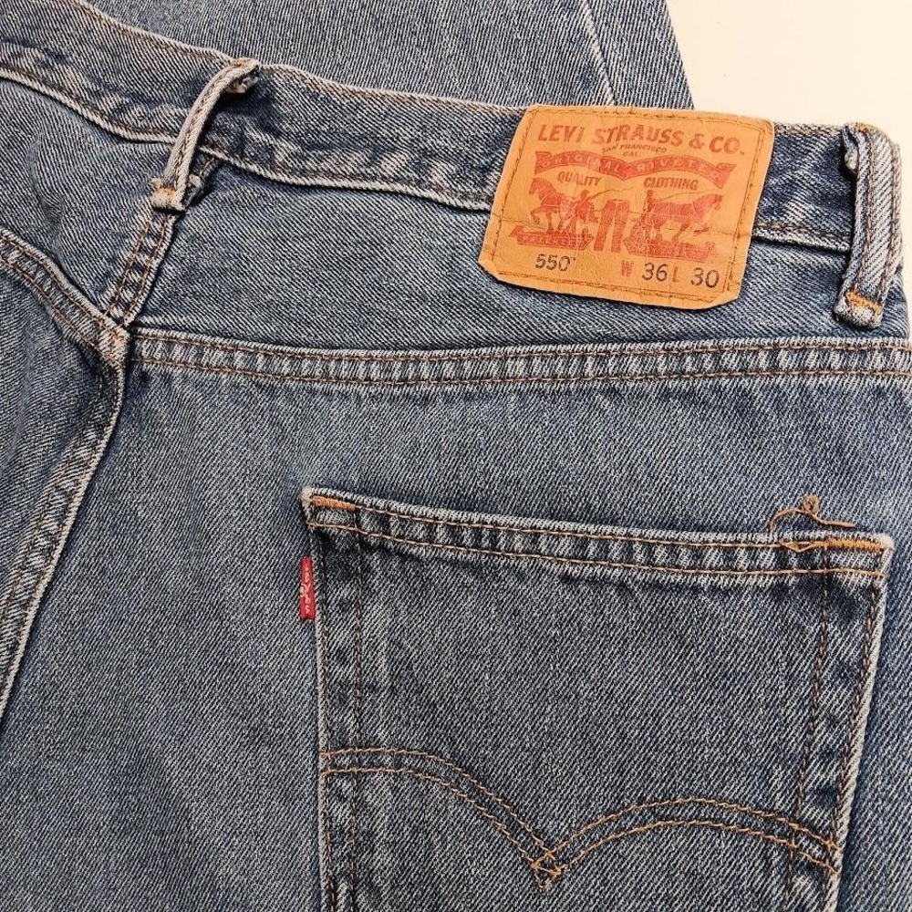 Levis 550 Jeans Mens 36x30 Blue Denim Relaxed Fit Tapered Leg Zip Fly Pants - Picture 4 of 13